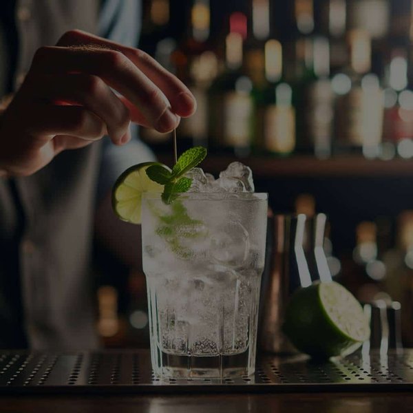 What's the Key to a Classic British Gin and Tonic with the Right Garnish?